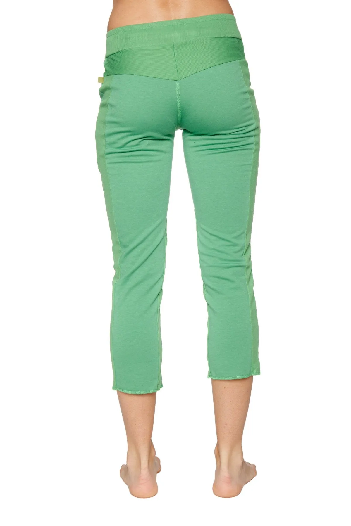 4/5 Length Zipper Pocket Capri Yoga Pant (Bamboo Green)