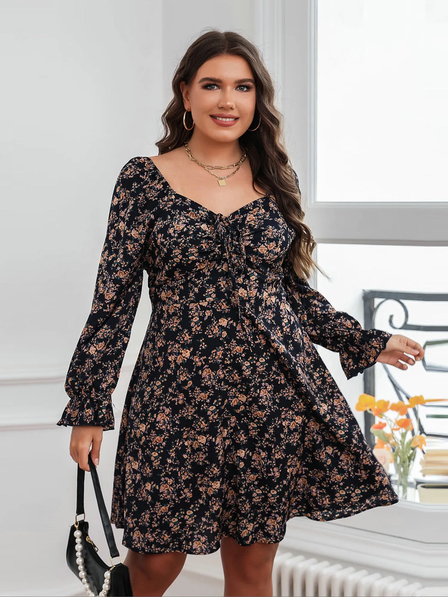 Midsize Sweetheart Neck Floral Midi Dress